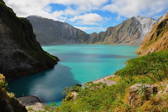 Lake Pinatubo of Philippines - Image by nucksfan604 - flickr