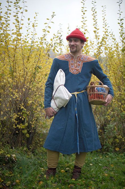 traditional dress of France is found in many versions both for the men and women.