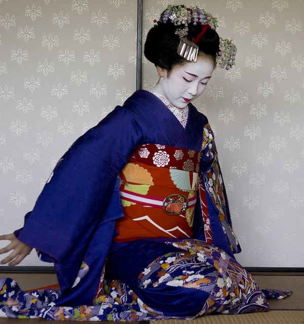 Susohiki Kimono is also sometimes named as Hikizuri and it is also worn by Maiko girls. Image by Japanexpertern.se